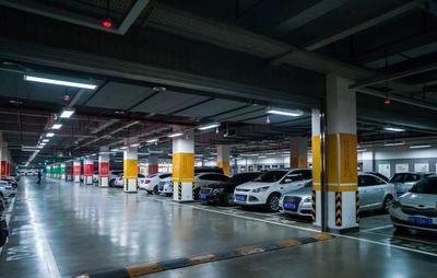 停車場(chǎng)天價(jià)停車費(fèi)引熱議 30萬欠費(fèi)背后的人情與法理