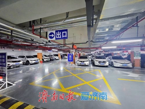 春節(jié)泉城廣場(chǎng)地下停車(chē)場(chǎng)暖心服務(wù) 便民停車(chē)讓游客出游無(wú)憂